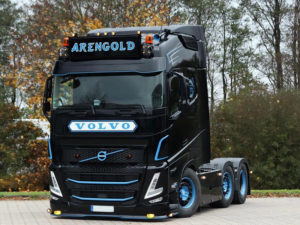 LED light box mounted on front cab - model : Volvo FH4B - FH5