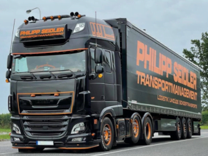 LED light box mounted on the front of the cab - model : DAF XF