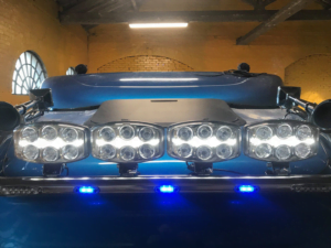 LA Quick fit LED lamp BLAUW gemonteerd op een DAF met Kelsa Hibar - EAN: 6090544825881