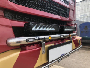LA Quick fit LED Begrenzungsleuchte WEISS montiert an einem Scania Next Gen Truck - EAN: 6090544716738