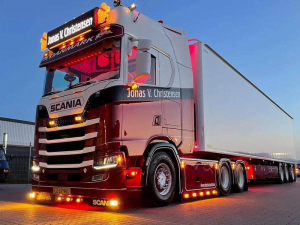 Hella Pablo spiegellamp gemonteerd op Scania Next Gen - Spaanse pinker met LED
