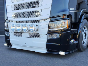 Scania Next Gen mit Tagfahrlicht unter Stoßfänger - klar