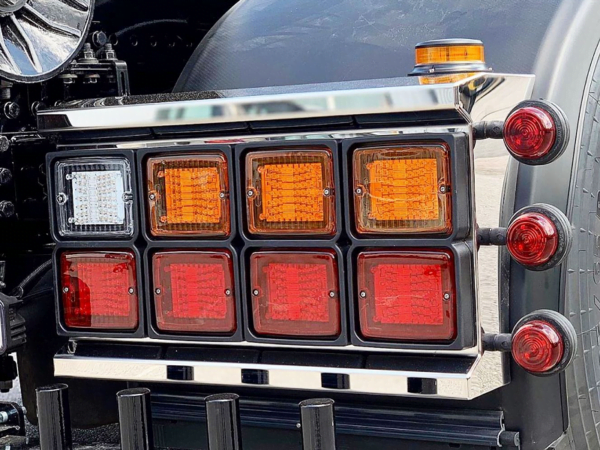 Gummigehäuse LED Blockleuchte an Heckstoßstange Abrollkipper - EAN: 7323030001247