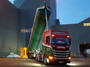 Scania DRL unit oranje - gemonteerd in een Deense Scania Next Gen vrachtwagen - EAN: 6090429833888