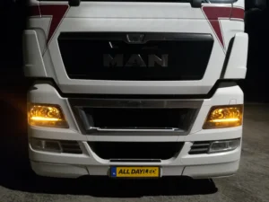 MAN TG1 DRL Einheit orange - montiert in einem MAN LKW - EAN: 6090536028078