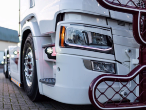 Scania Next Gen vrachtwagen instap met Deense LED breedtelicht - voor 12 en 24 volt gebruik - EAN: 7392843079712