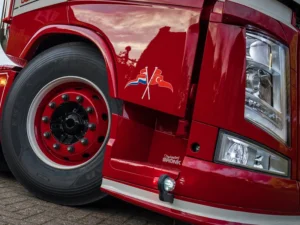 Volvo FH4 vrachtwagen instap met Deense LED breedtelicht - voor 12 en 24 volt gebruik - EAN: 7392843079712