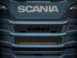 Scania Next Gen mit Siberia LED Stange 32 Zoll im Kühlergrill