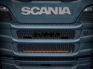 Scania Next Gen mit Siberia LED Stange 32 Zoll im Kühlergrill