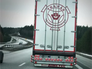 Strands LED achterlicht gemonteerd op achterbumper met Scania logo - EAN: 7323030003609