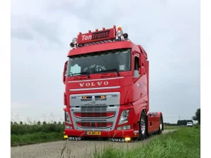 LED light box mounted on a Volvo FH4 - made by van Ertvelde Truckstyling from Schore