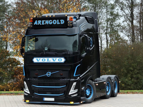 LED lichtbak gemonteerd op een Volvo FH4B - FH5 - EAN: 6438203003575