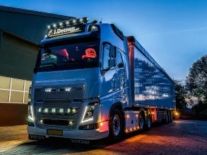 Full LED spotlight mounted on a Volvo FH4 with LED light box
