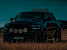 LED verstraler gemonteerd op Dodge Ram 1500 - gemonteerd door Strands Lighting Division