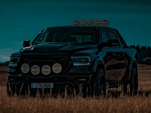 LED Fernlicht montiert auf Dodge Ram 1500 - montiert von Strands Lighting Division
