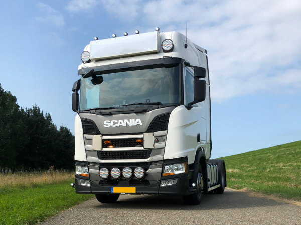 Ronde LED verstraler gemonteerd op Scania Next Gen - gemaakt door Van Ertvelde Truckstyling