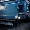 Scania Frontstoßstange mit WAŚ LED Modul weiß - 5700K - geeignet für dänische Umrissleuchte - Strands Viking Modell - EAN: 5901323106590