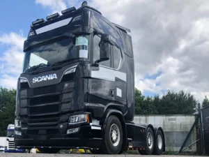 LED lichtplaat op Scania Next Gen met LAZER Triple LED bar