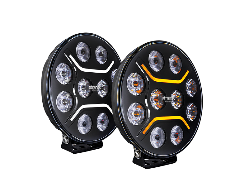 Strands Dark Knight Intensiver 9-Zoll-LED-Strahler – mit orangefarbenem und weißem LED-Standlicht – für 12- und 24-Volt-Betrieb – EAN: 7350133816379