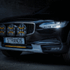 LED-Lampe an Volvo Auto montiert - mit orangefarbenem und weißem LED Positionslicht - EAN: 7350133816379