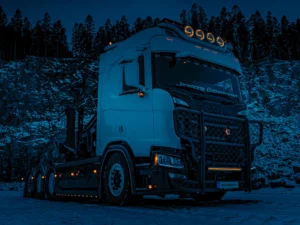 Scania Next Gen Lkw mit Strands LED Scheinwerfer - Siberia OUTLAW 22''