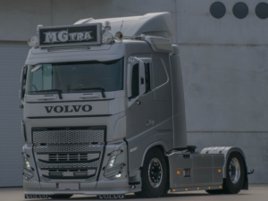Volvo truck with Dark Knight lighting - EAN: 7323030186852