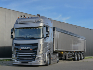 DAF truck with Dark Knight lighting - EAN: 7323030186869