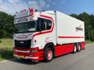 ADL00870 - full LED verstraler op Scania Next Gen vrachtwagen met LED stadslicht