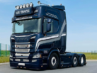 ADL00871 - full LED verstraler op Scania Next Gen vrachtwagen met LED stadslicht