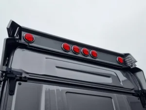 AEB LED mistachterlicht gemonteerd in een Scania bumper die gemonteerd is tegen de cabine EAN: 5414184270039
