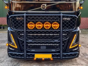 Volvo FH5 met oranje DRL unit - EAN: 6090535991908