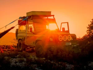4* ADL70957 gemonteerd op een JEEP Deffender met kampeer uitvoering - EAN: 7350133816348