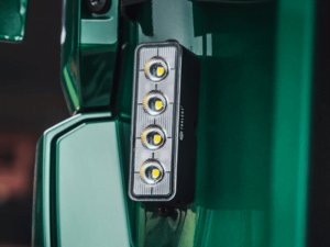 DAF XG+ LKW mit LED Arbeitsscheinwerfer im Einstiegskasten
