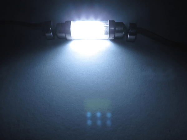 Festoon LED tube lamp 24 volt WHITE - LED interior lamp that fits in a tube lamp socket - can be mounted in truck, trailer and camper if it is connected to 24 volts - LED lamp is equipped with 6 LED points - EAN: 7448154612664