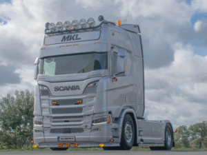 Scania equipped with DRL Xenon white 40841